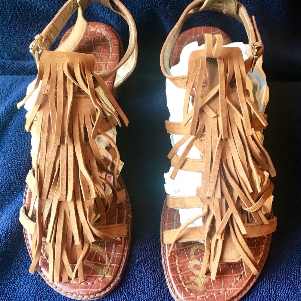 Sam Eldeman Brand Flat Boho brown suede sandals.